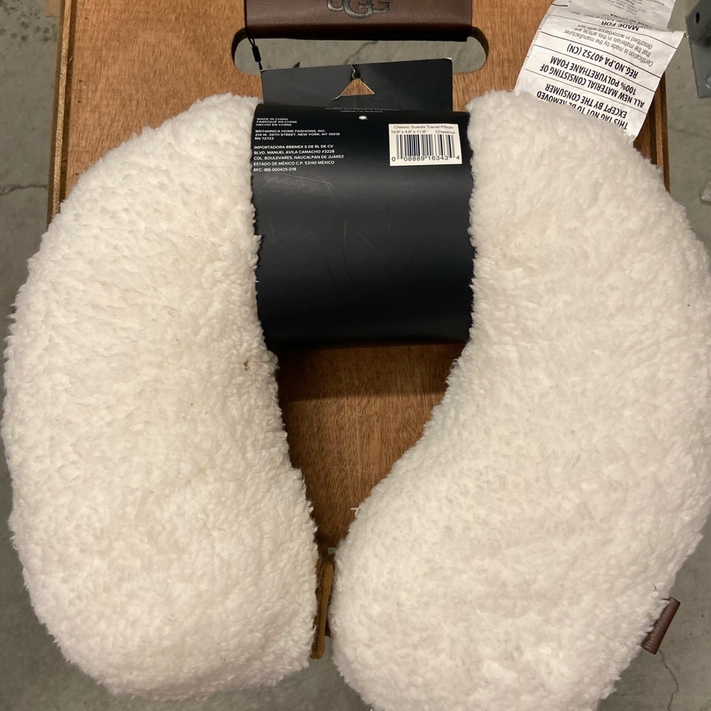 Ugg travel neck pillow - Picture 2 of 5